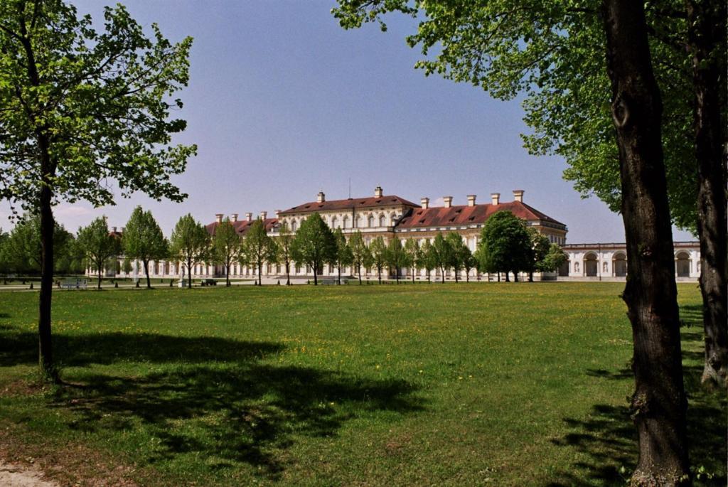 Hotel Blauer Karpfen Oberschleißheim Exterior foto